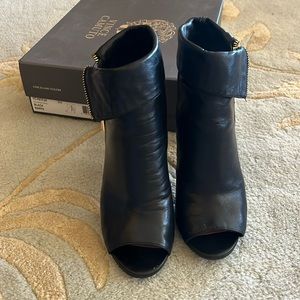 Vince Camuto Leather Open Toe Shoes EUC Super Sexy!  Size 8 Zips on sides